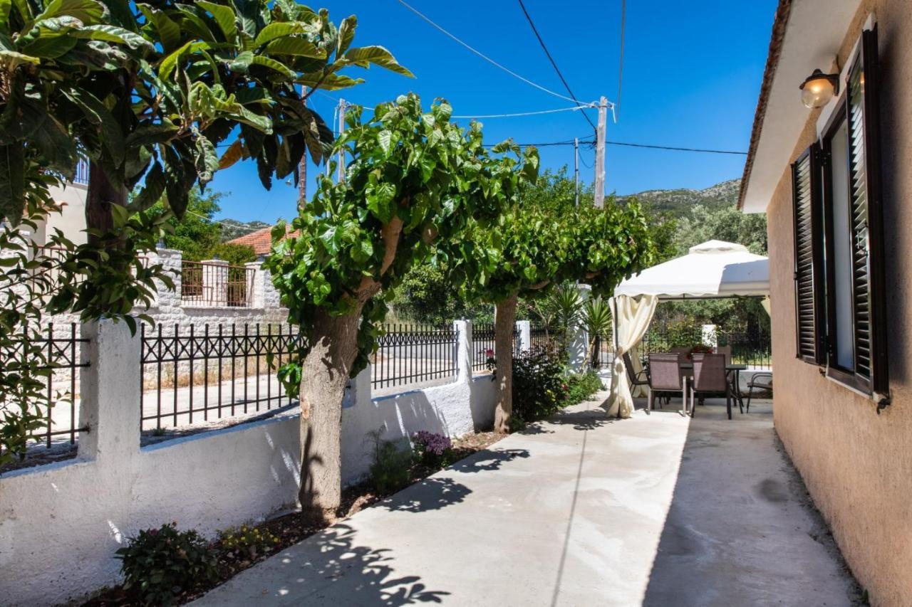 Irinis House Vila Komilion Exterior foto