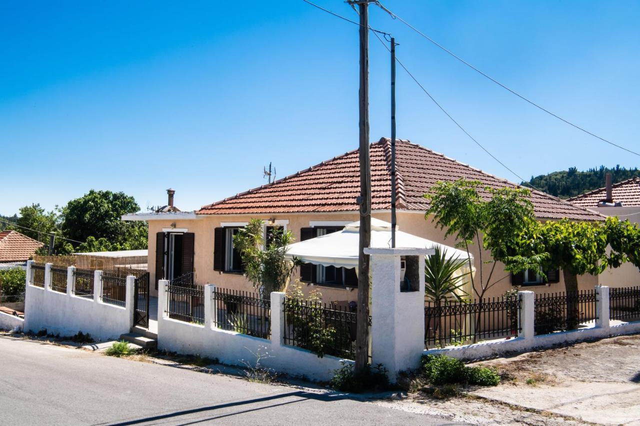Irinis House Vila Komilion Exterior foto