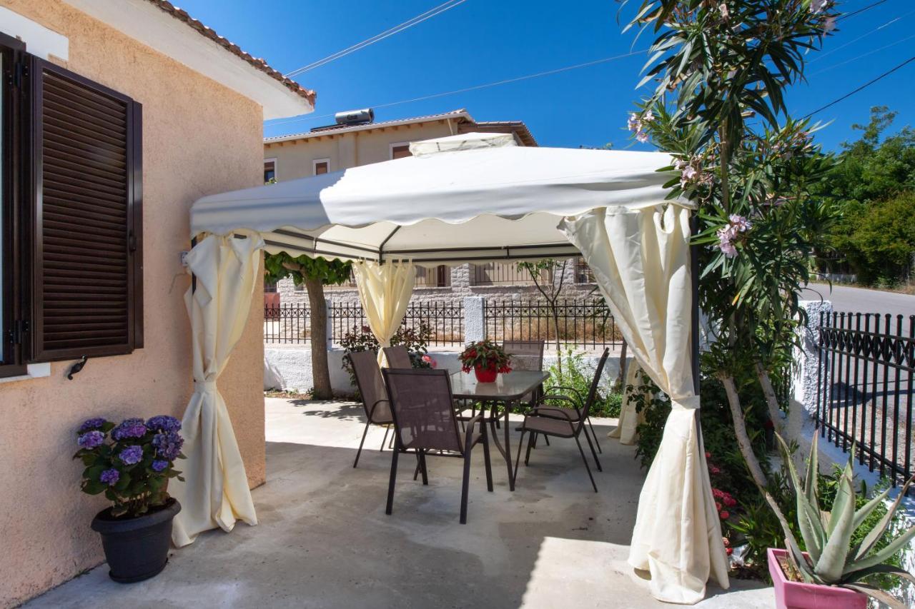Irinis House Vila Komilion Exterior foto